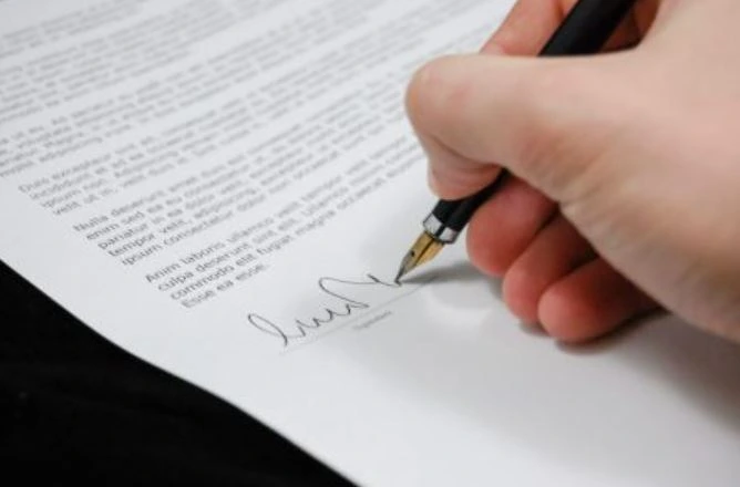 Proceso de cotejo pericial de firmas